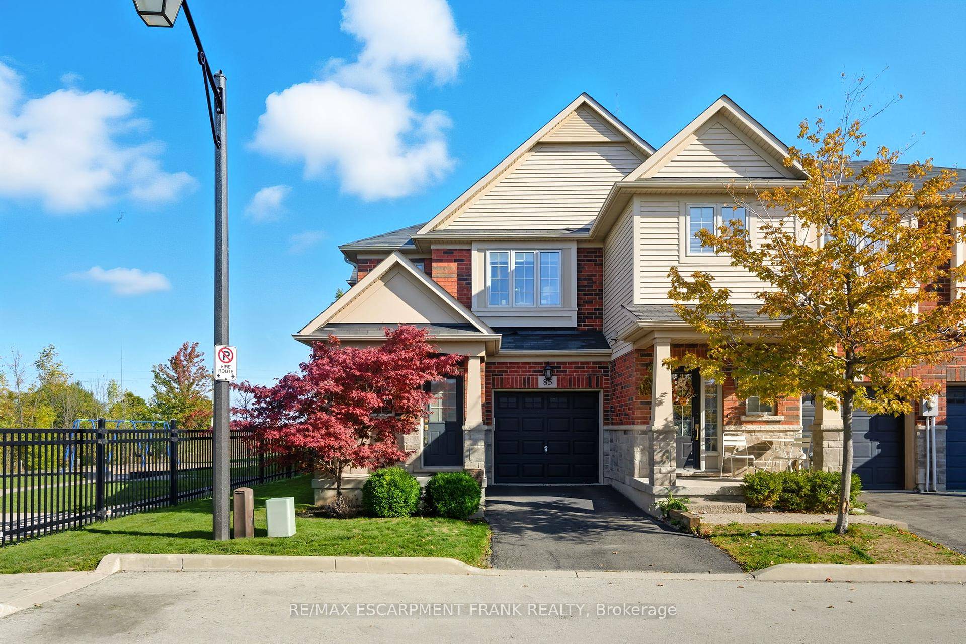 Welcome to Unit 85 at 541 Winston Road, located in the desirable Grimsby on the Beach community.