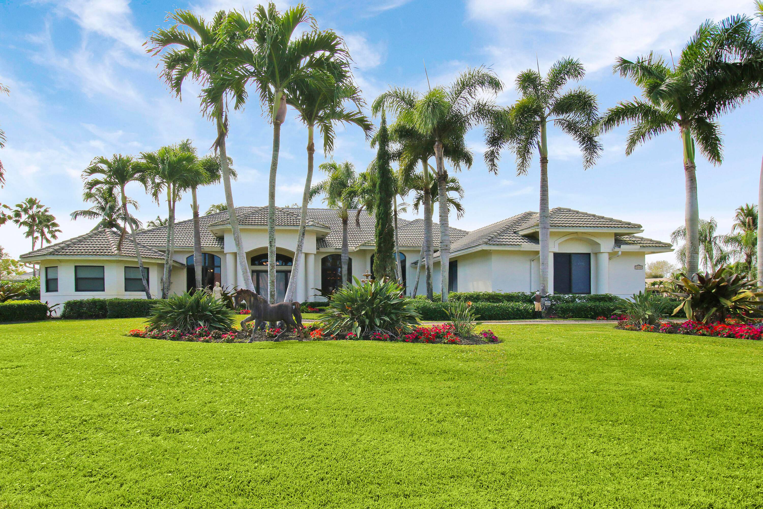 This beautiful 5 bedroom, 4 bathroom home is located in Aero Club, which is a private aeronautical community with a 4, 000 foot paved runway.