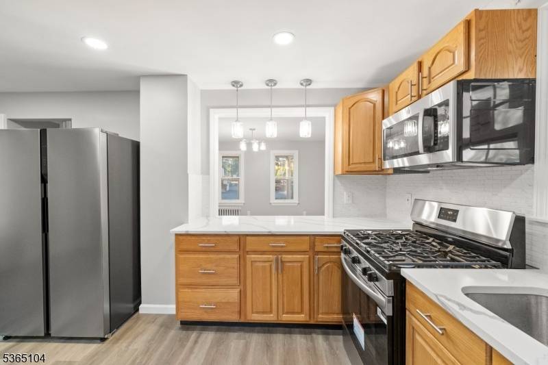 PRICE IMPROVEMENT ! NOW 484, 000 !