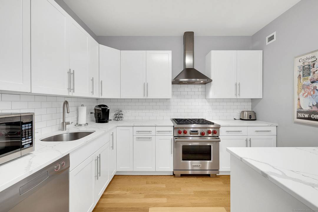 Convenience sophisticated style is what you get with this ultra chic 2 bedroom, 2 full bathroom condo located in a private concierge building downtown Stamford.