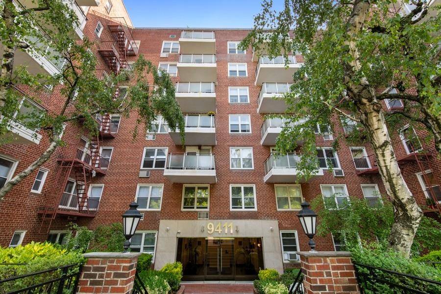 Junior 4 apartment on Shore Road in one of Bay Ridge's most sought after cooperative buildings.