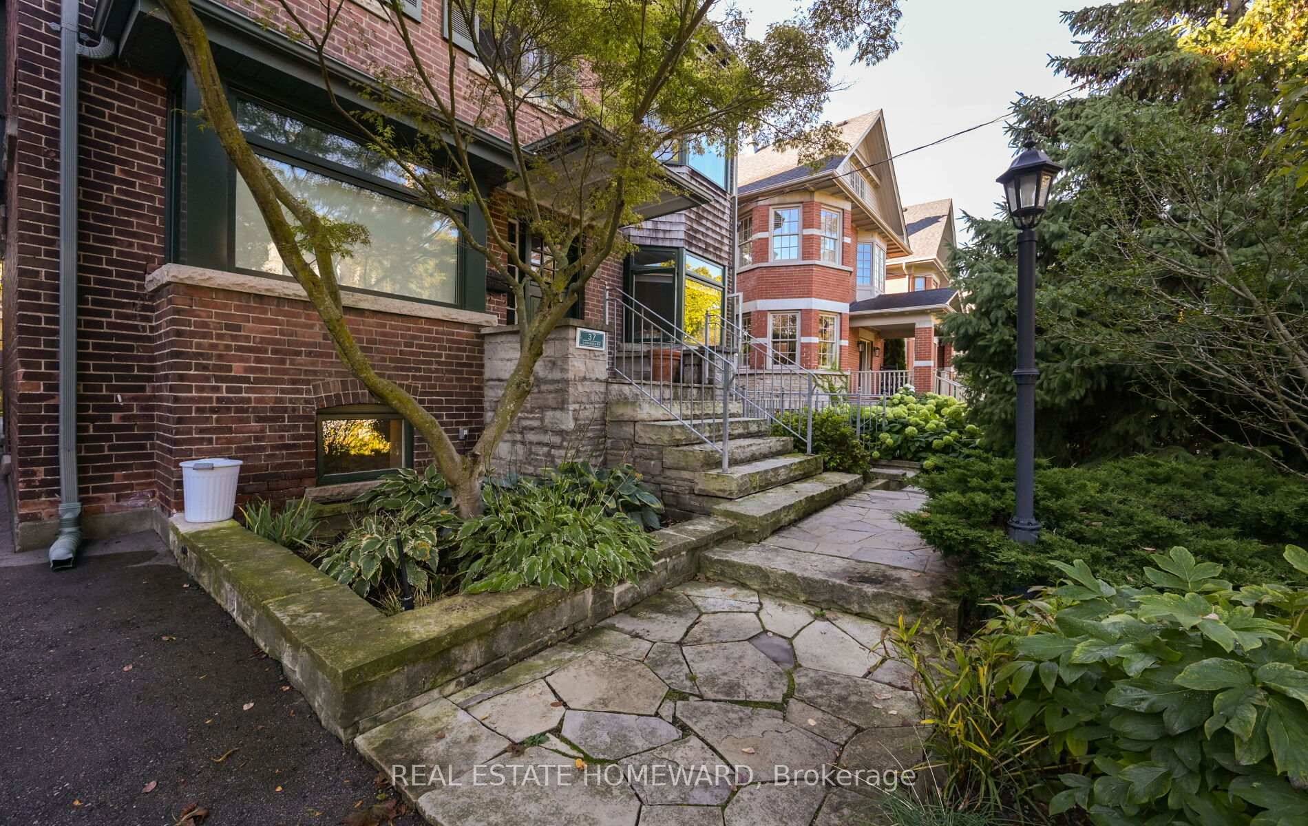 Prime Location At Yonge amp ; St Clair, Walk to Subway, Shopping, Restaurants, Open Concept Living and Dining area.
