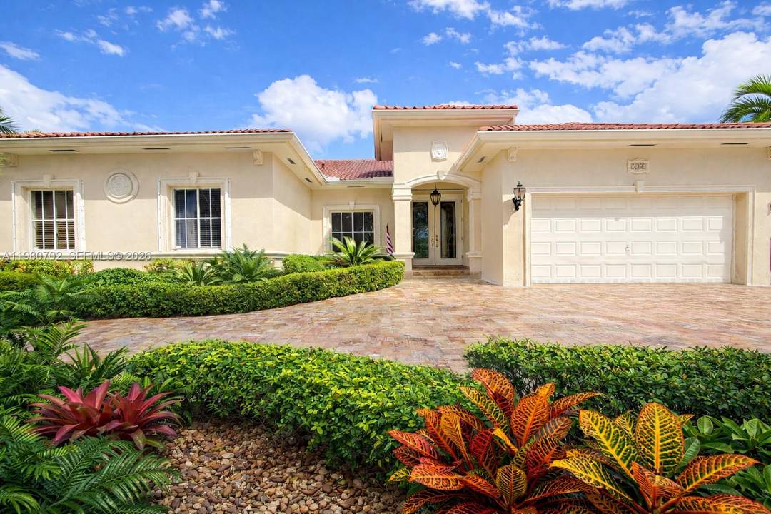 Beautiful 5 bedroom, 5 bathroom home located in the highly desirable Miami Lakes area with no HOA.