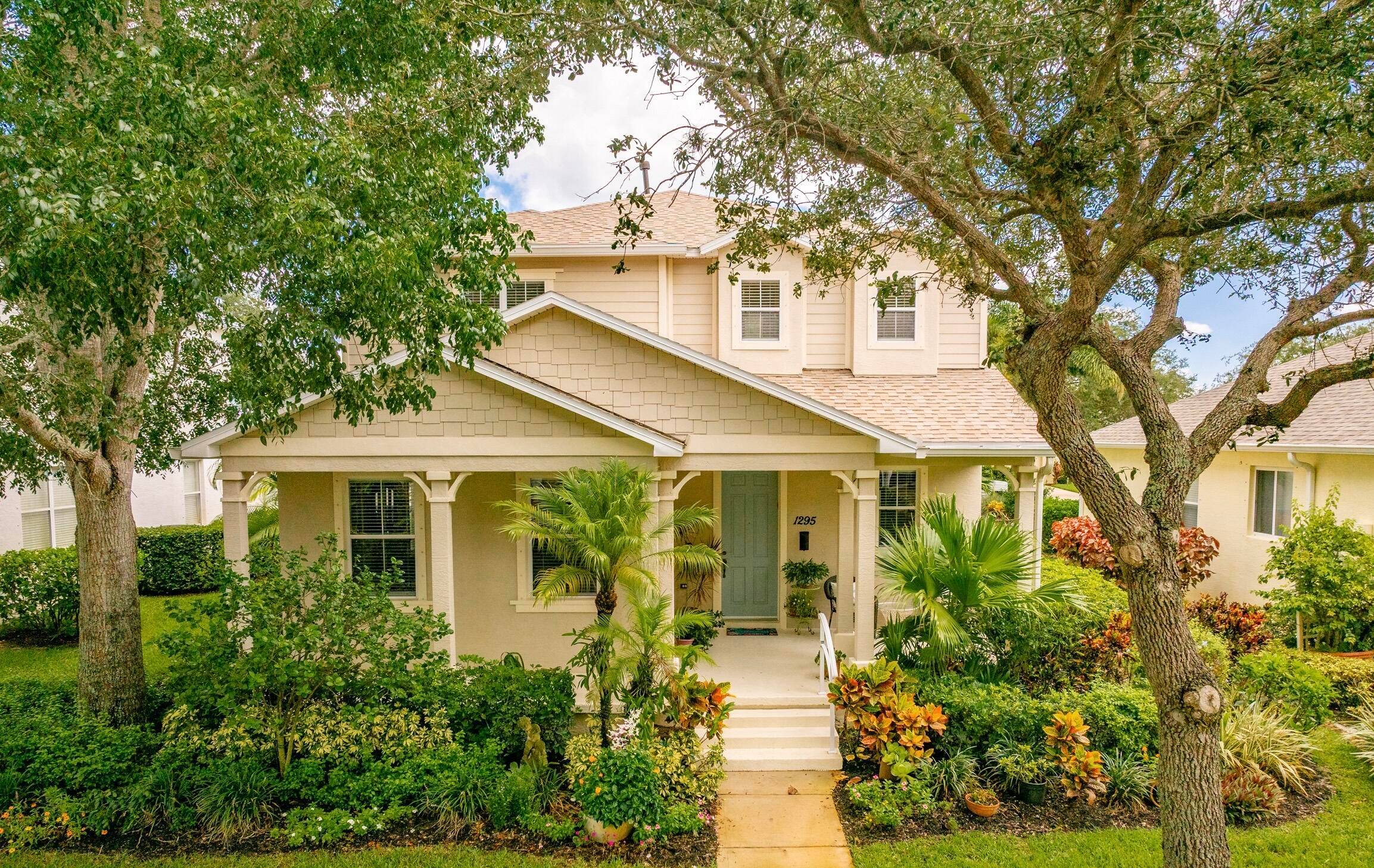Searching for a home designed to entertain while keeping your private space separate, look no further !