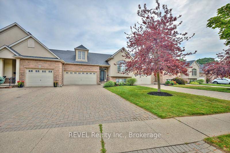 Condo townhouse, located in the much coveted Regatta Heights community.