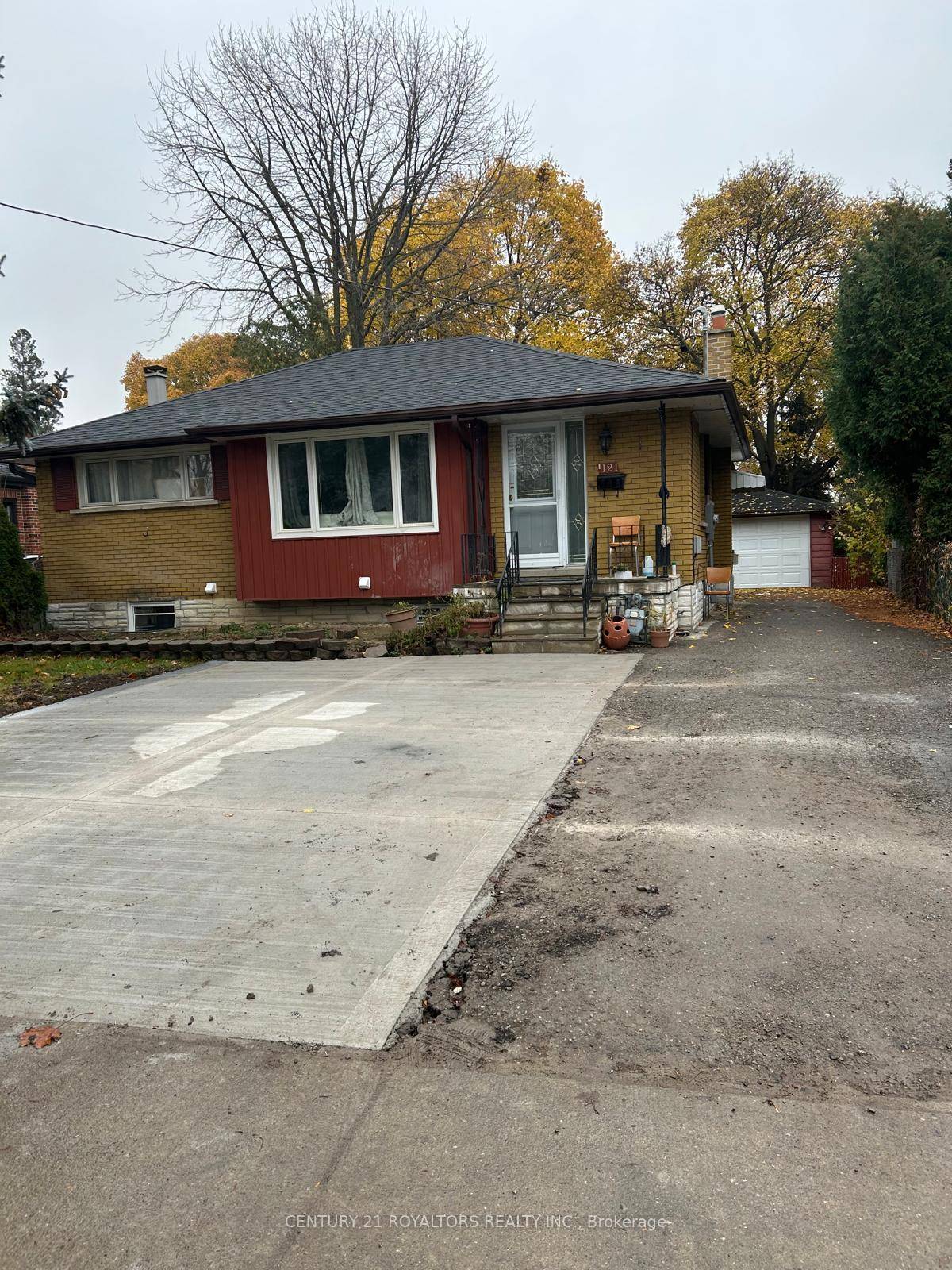 Beautifully Kept Home Available For Lease In A Quiet, Family Friendly Community !