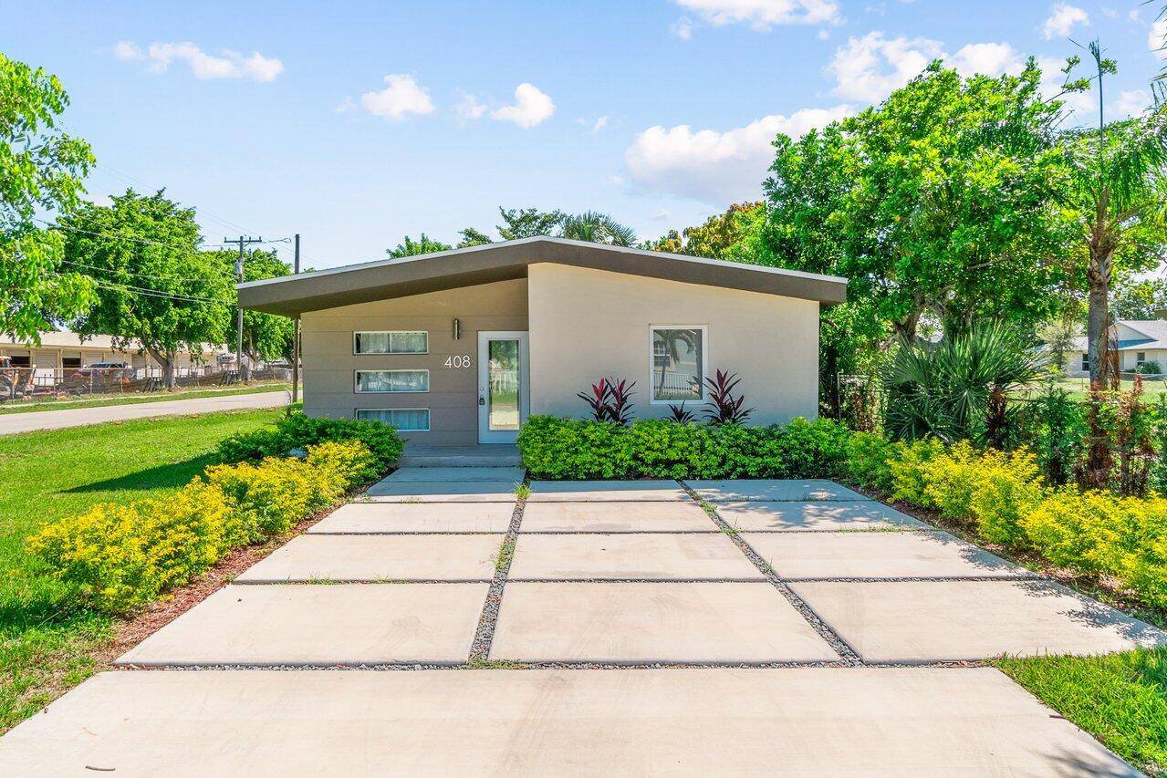 Recently built home just a few blocks from Atlantic Ave and Swinton in Delray Beach.
