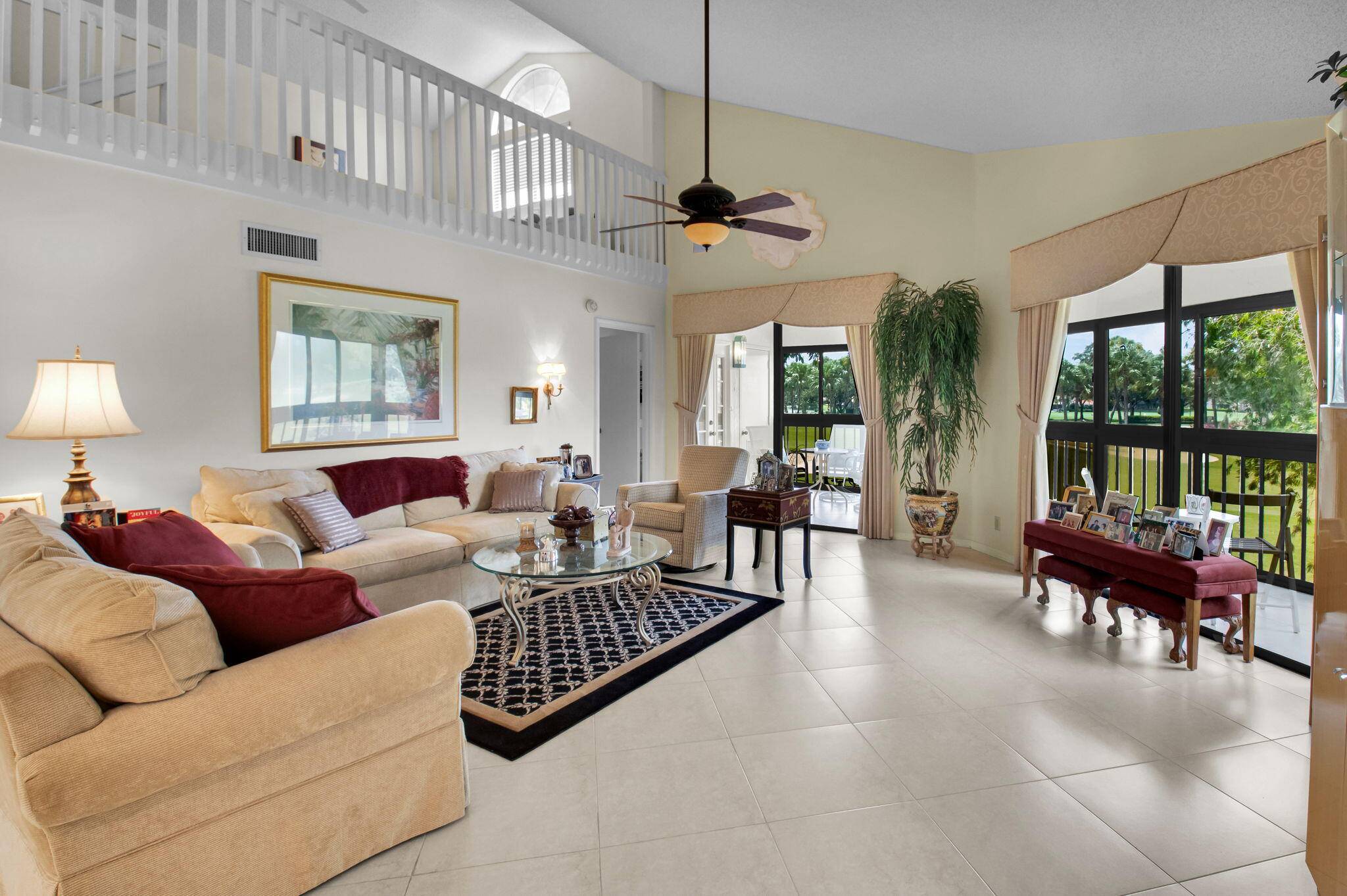Beautiful light bright condo with a beautiful drop dead peaceful setting on lake and golf course.