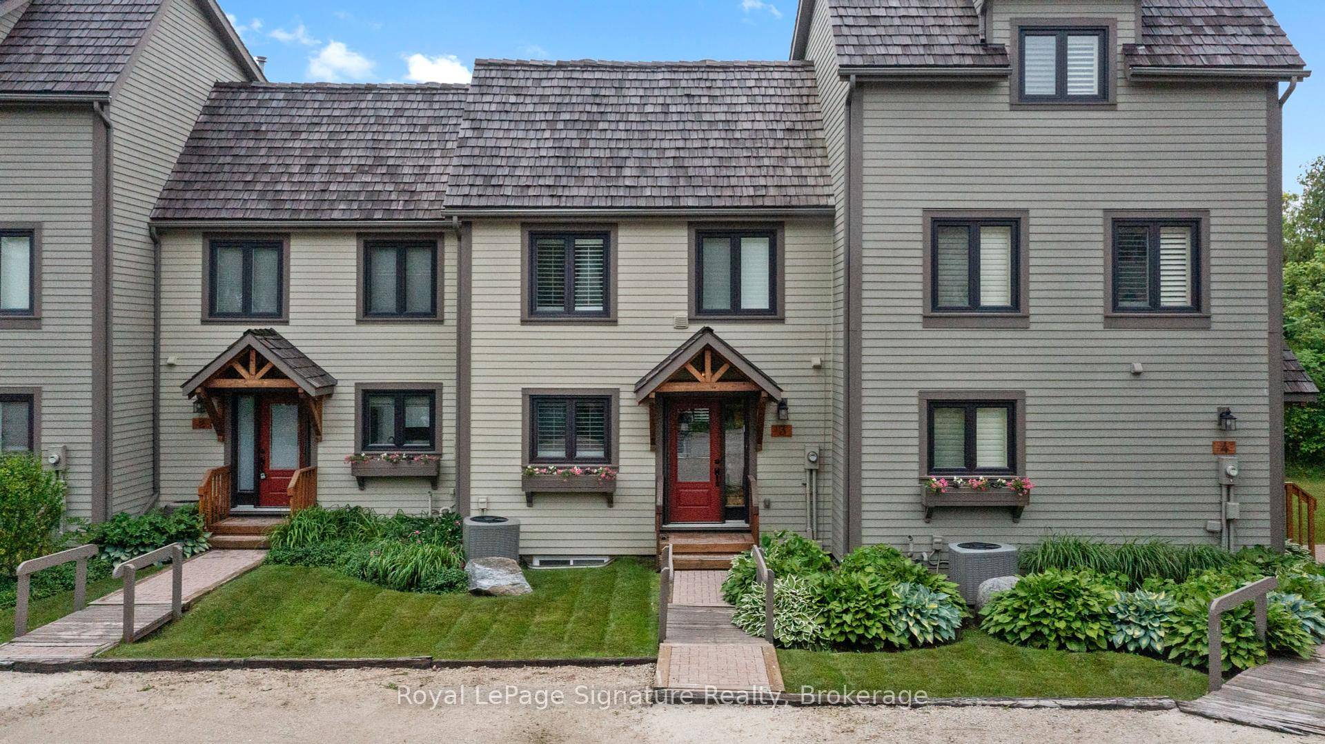 Welcome to 63 Bay Street unit 3, where the very best of Thornbury is right outside your door.