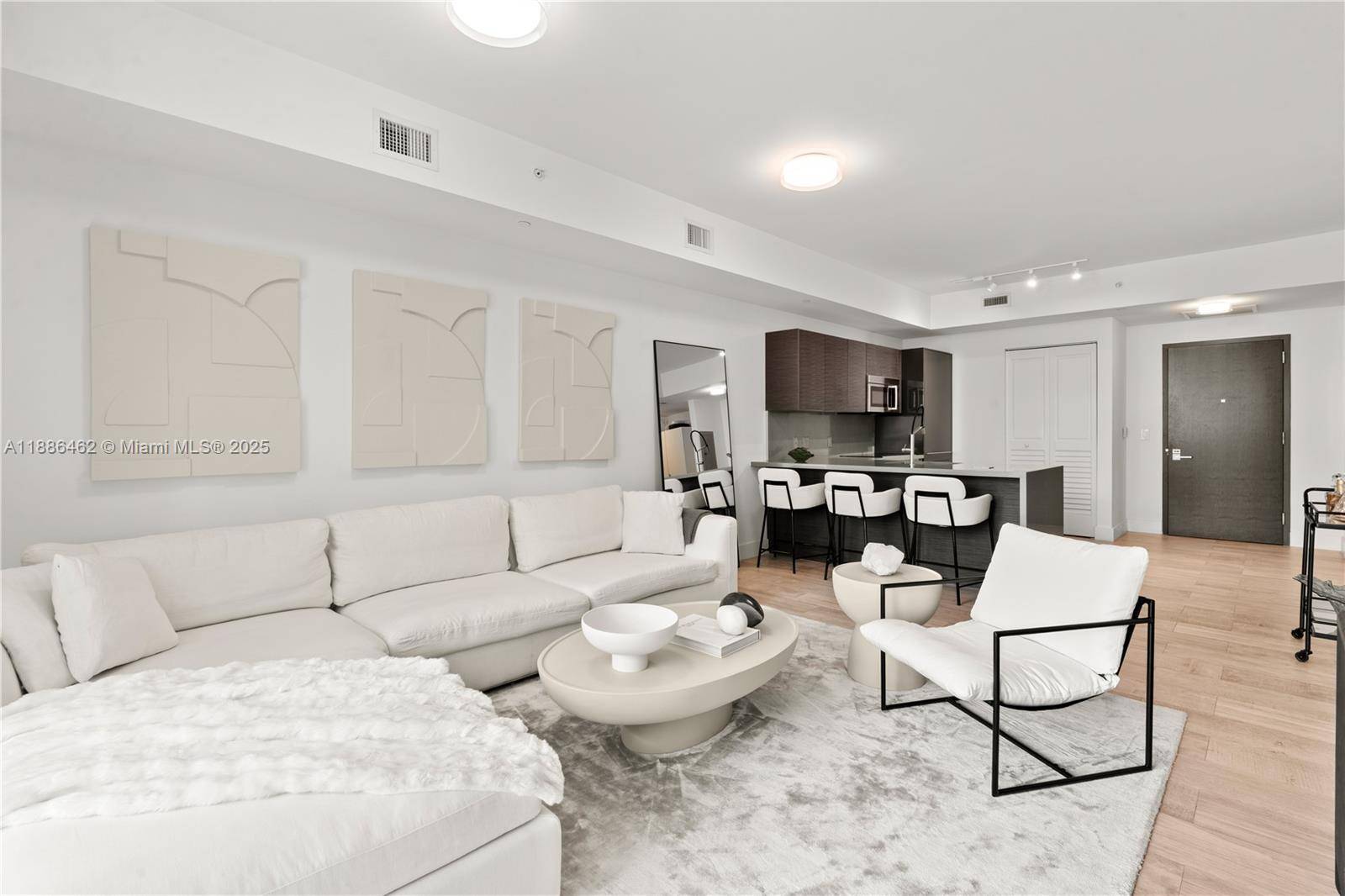 Welcome to The Bond, one of Brickell s premier addresses.