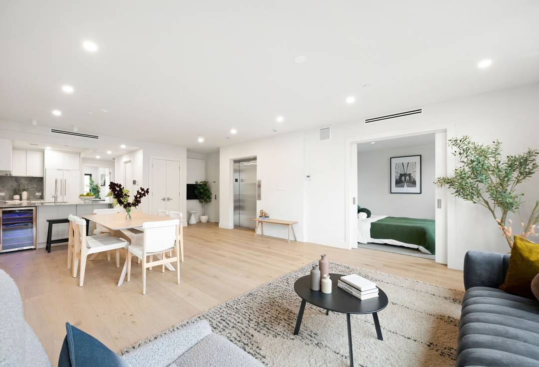 IMMEDIATE CLOSING ! Welcome to Boutique Luxury in the Heart of Carroll Gardens !