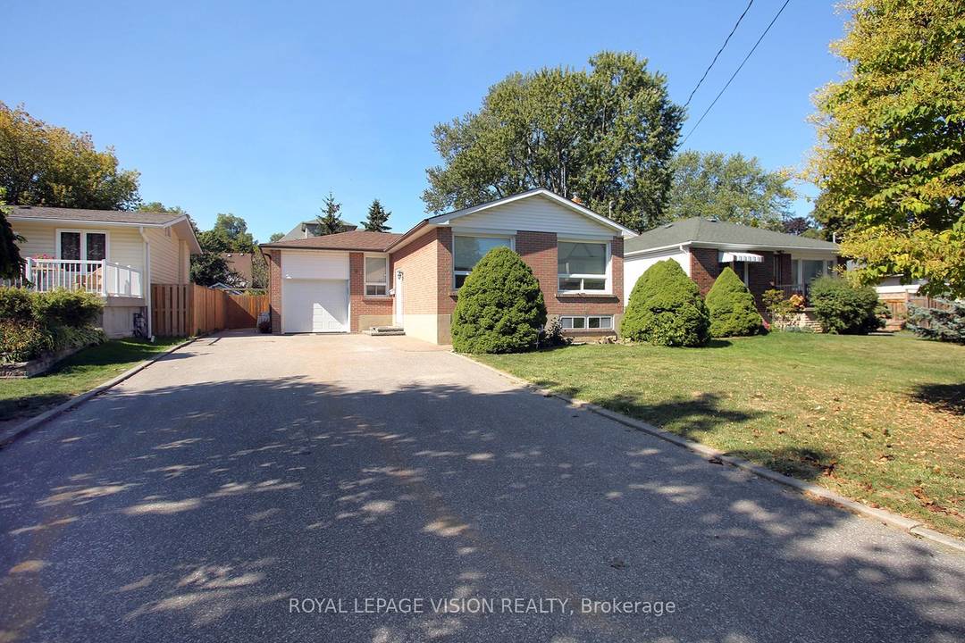 Bright and spacious 2 bedroom basement located in Pickering's sought after West Shore community, just minutes from Frenchman's Bay and Lake Ontario.