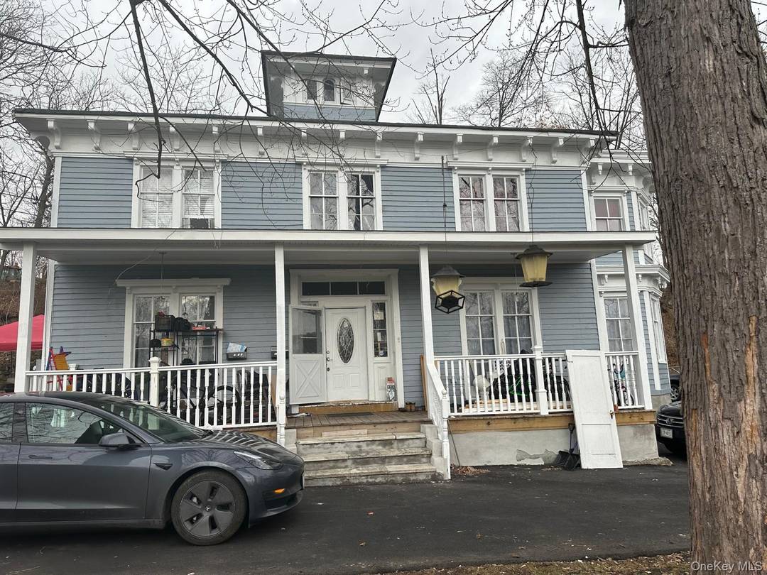 Boasting 2400 Square Feet recently renovated house with 5 bedrooms, open kitchen and high ceilings.