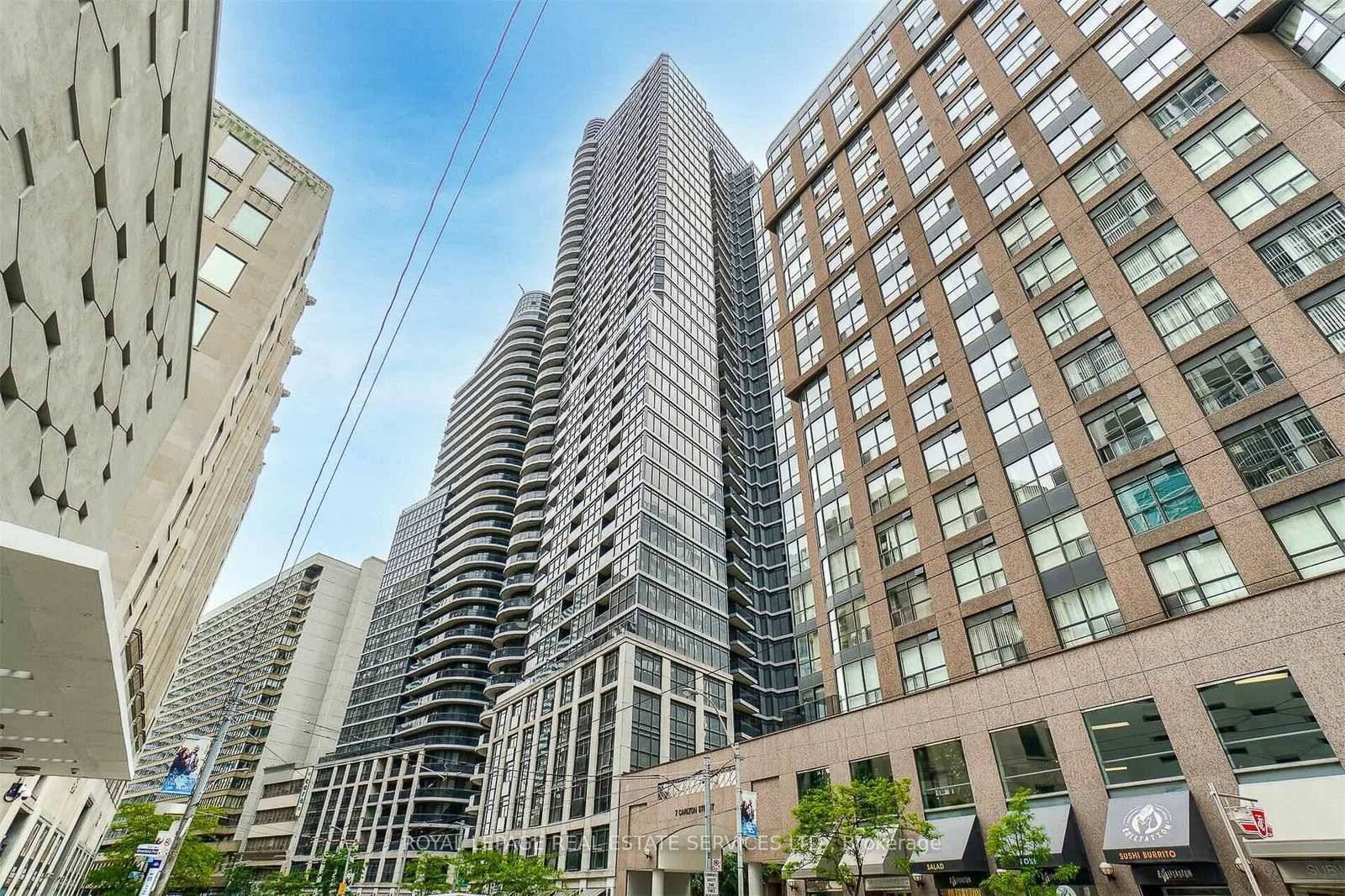 Stunning FULLY FURNISHED Corner Penthouse Suite at The Met Enjoy Breathtaking Views from the 41st Floor The Unit comes with 1847 Sq Ft of Luxurious Indoor Living Space Loaded with ...