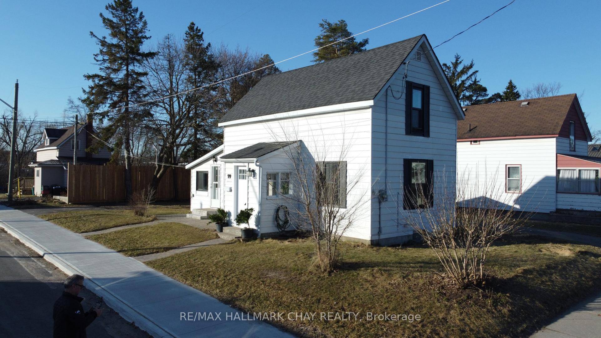 Fantastic opportunity for first time home buyers or a turnkey property for investors.