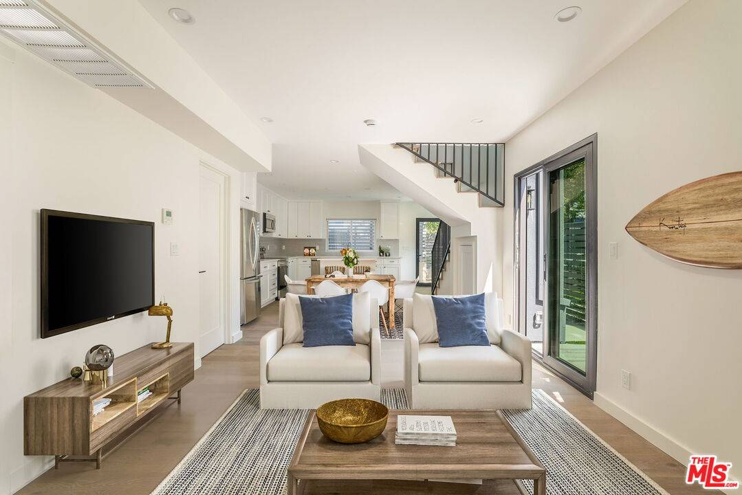 535   Beloit Ave 2BR Brentwood La