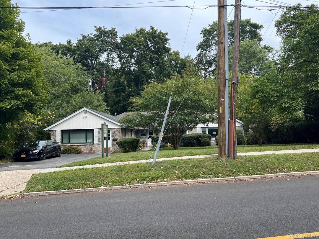 R 5 Zoned presently Doctors Office with Residential Same owner since 1998 20 Years Plus Great opportunity for Professional use with Residential use, Medical, Attorney, Insurance, Counseling, Physical Therapy, Chiropractor ...