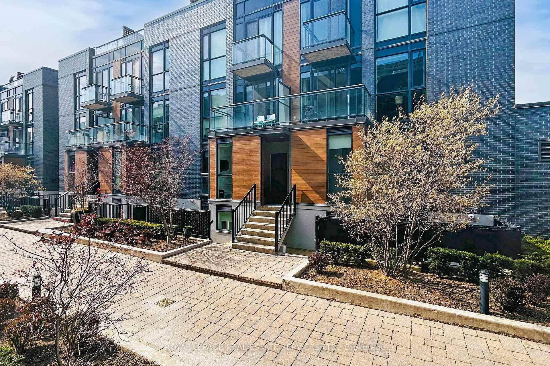 Stunning amp ; Modern 2 Story Townhouse In The Highly Sought After Junction Triangle Neighbourhood.