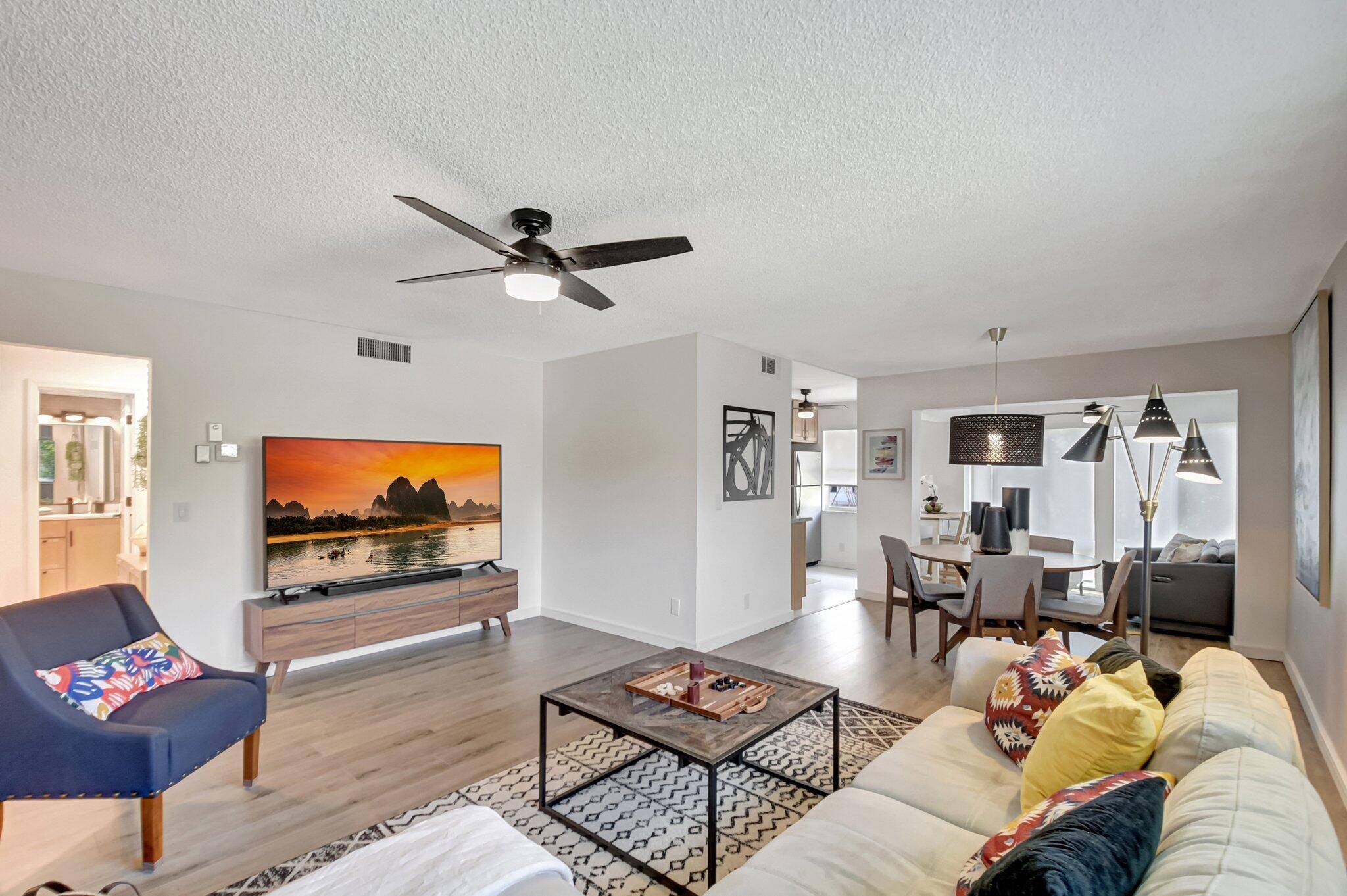 Beautifully Furnished 1 Bedroom Corner Unit in Colonial Club Boynton Beach !