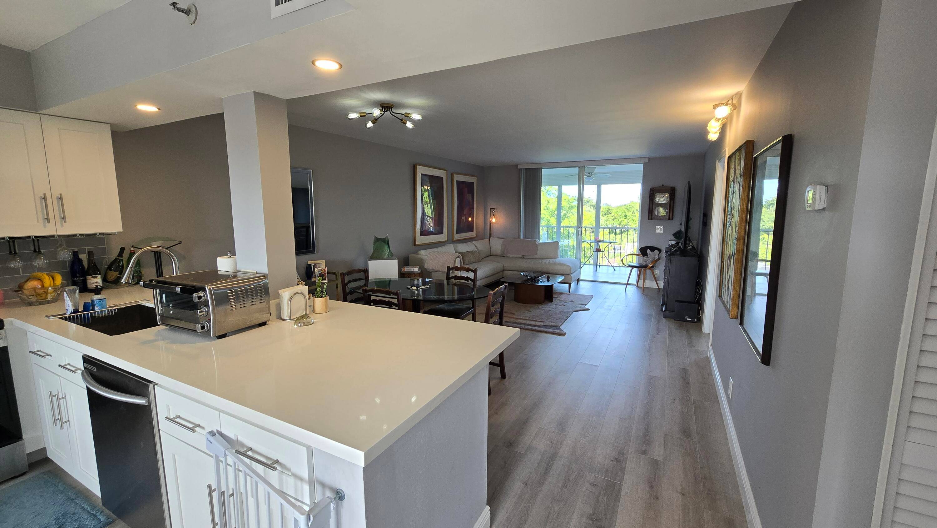 Beautifully renovated 2 bedroom, 2 bathroom condo located in the highly sought after Bonaire Village within the Villages of Oriole.