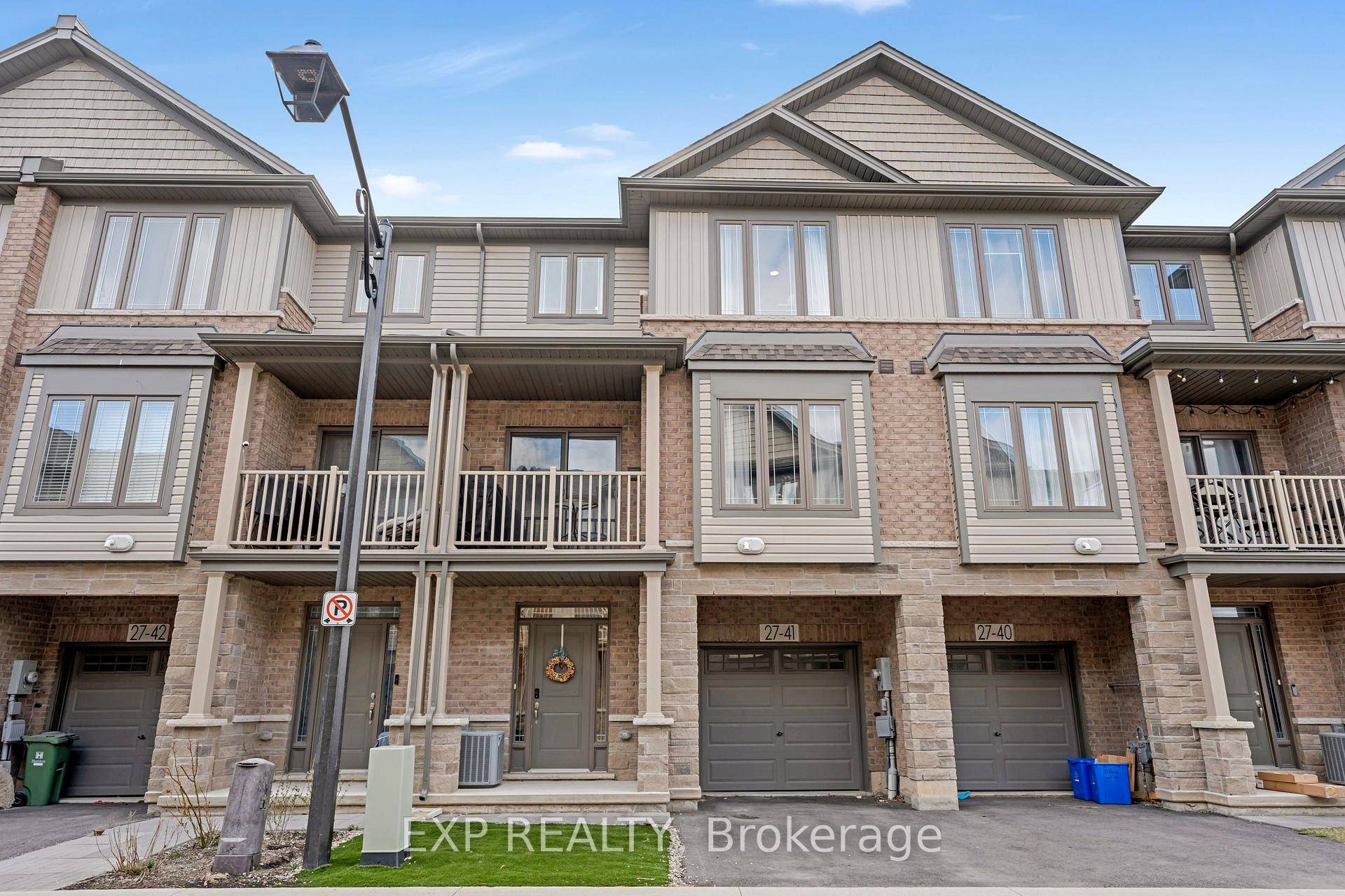 Modern 3 Storey Freehold Townhome in Prime Stoney Creek Location.