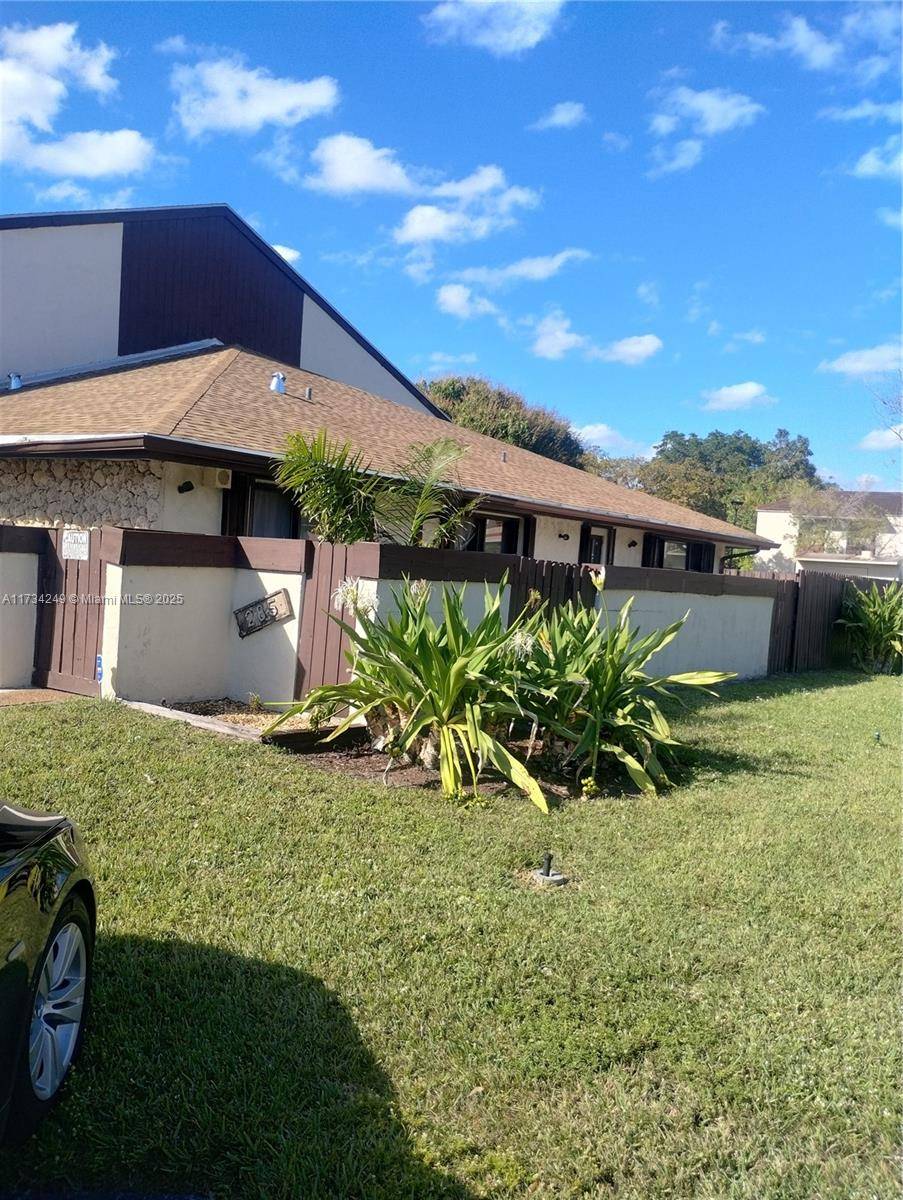 Rare opportunity to own a 3 2 Townhome in a well maintained community.
