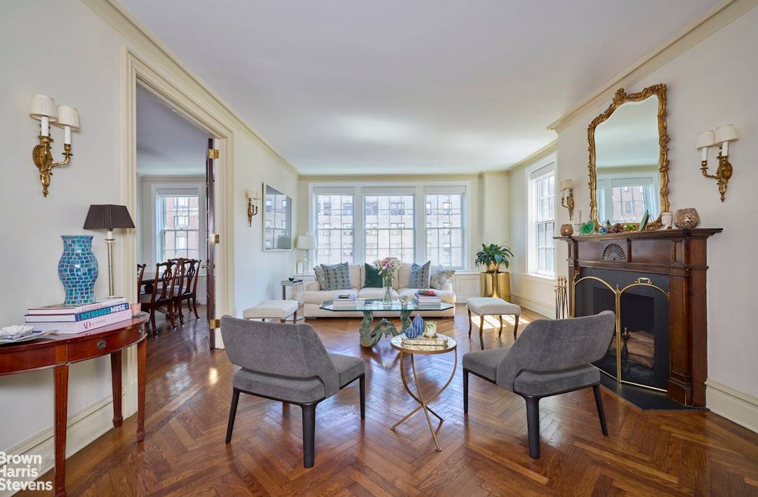 RENOVATED 12 ROOM RESIDENCE HIGH ABOVE PARK AVENUE This elegant and expansive four bedroom, four and a half bathroom front south corner residence at 1088 Park Avenue offers beautifully proportioned ...