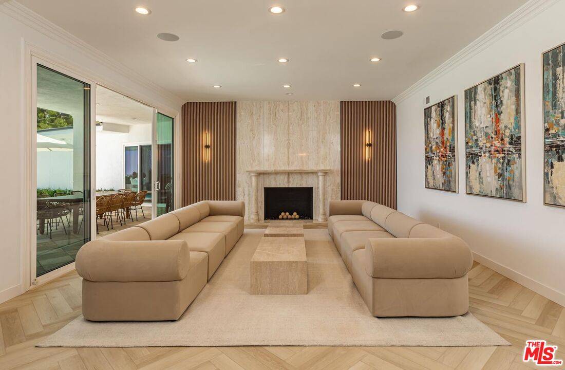 560   Chalette Dr 5BR Beverly Hills Post Office | B.H.P.O. La