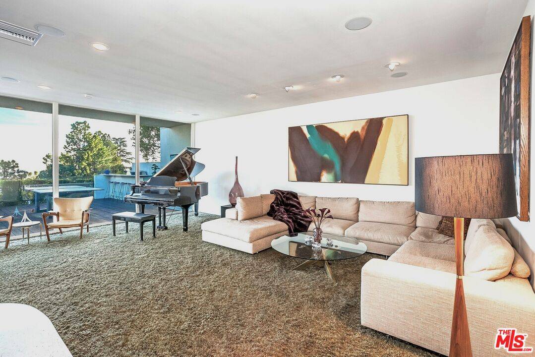 9263   Swallow Dr 3BR Sunset Strip La