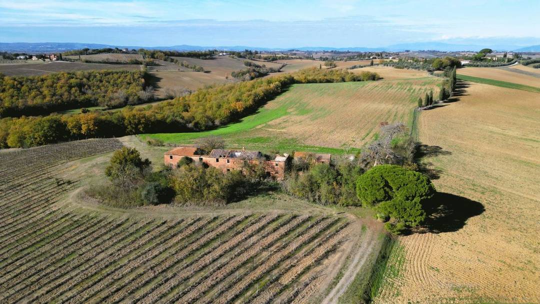 Montepulciano. Tuscan land house to be restored in Valdichiana in panoramic, hilly position with nice views over Cortona and Montepulciano