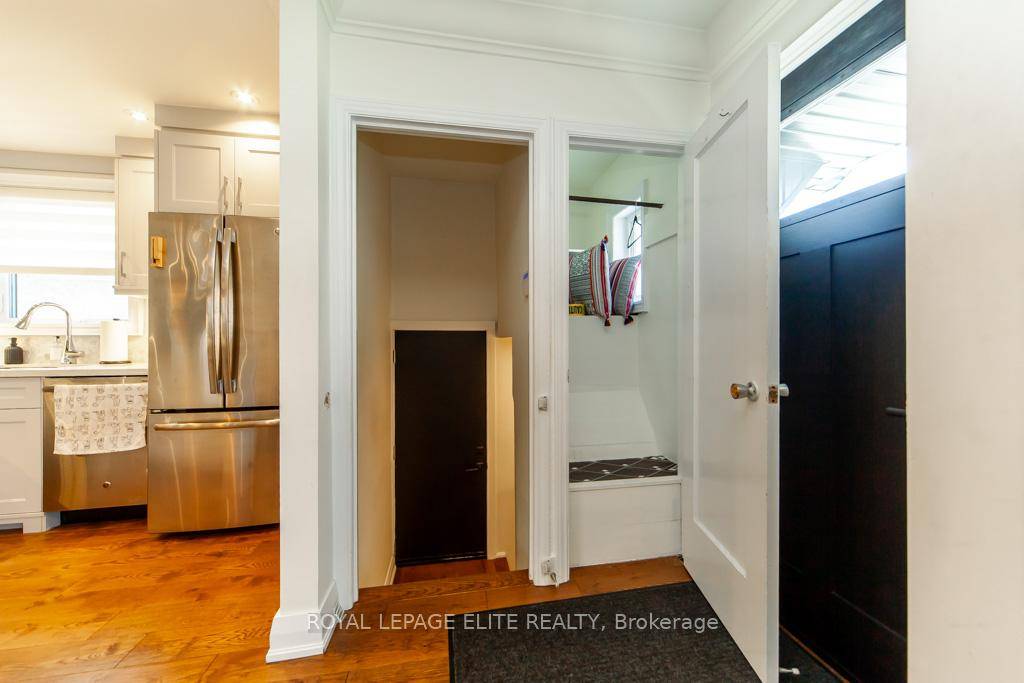 ATTENTION EMPTY NESTORS, TIRED CONDO DWELLERS amp ; YOUNG FAMILIES LOOKING FOR A TURN KEY DREAM HOME.