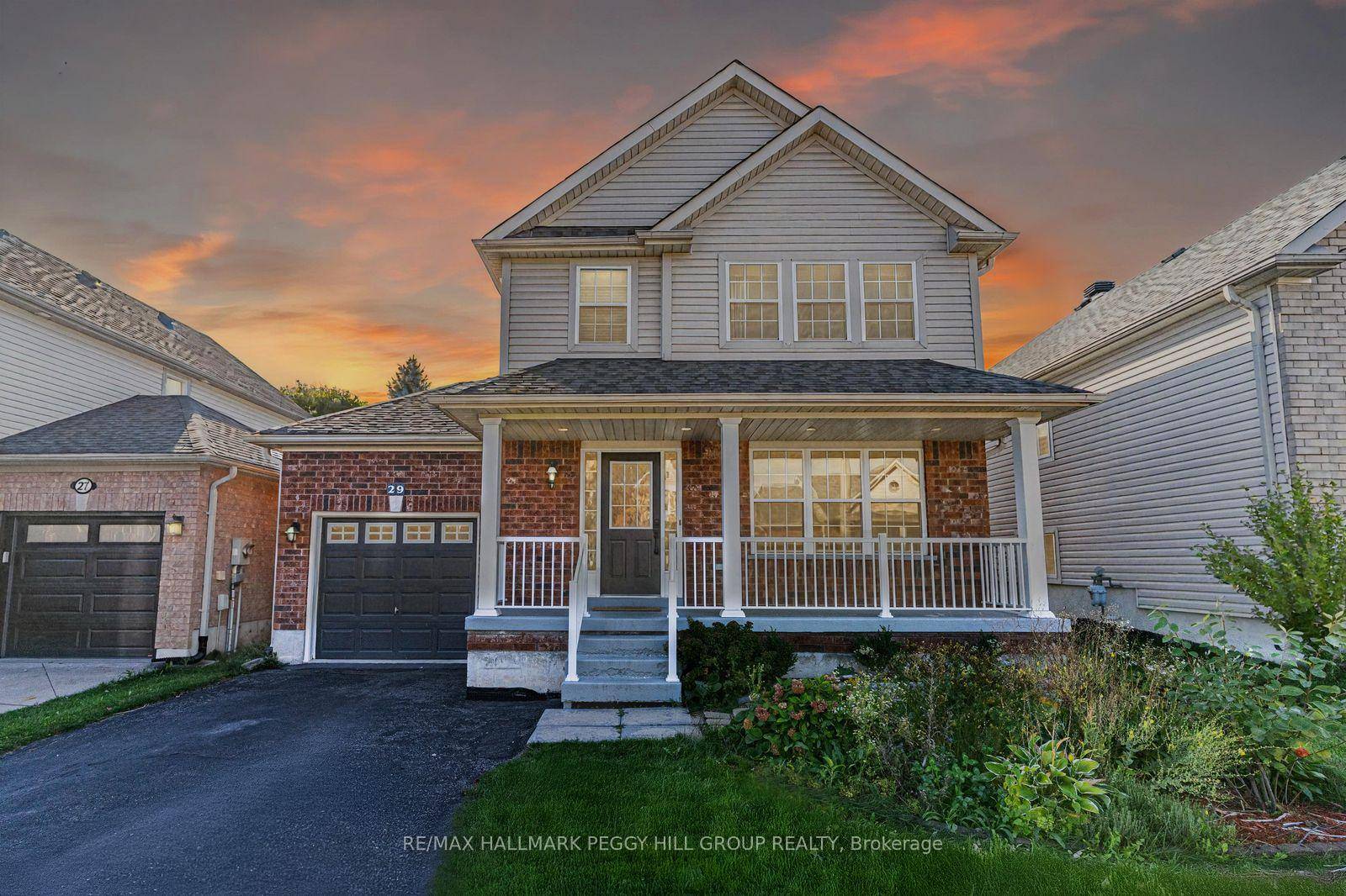 WALKABLE, WARM, amp ; WONDERFULLY FAMILY FRIENDLY THE HOLLY HOME THAT HAS IT ALL !