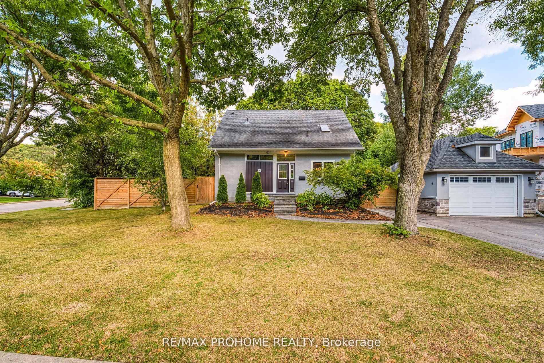 Prestigious Banbury ! Cozy yet elegant 1.