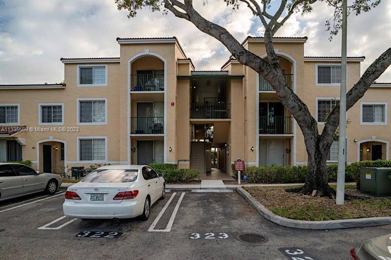 Spacious 1 bedroom 1 bath condo on 2nd floor in gated community.