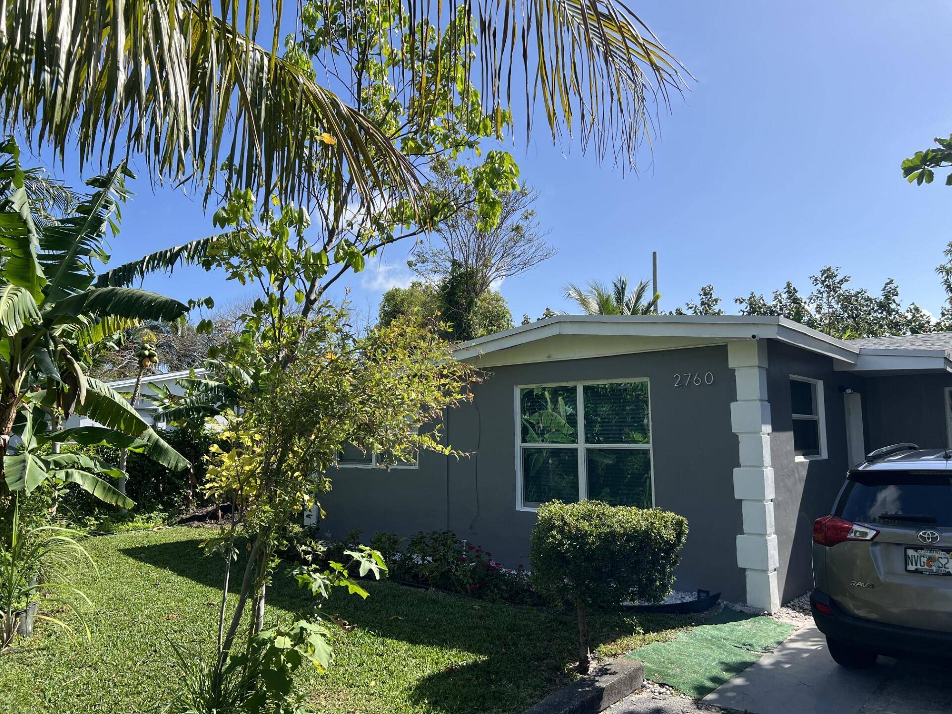 Heyyyy ! Stop ! this is the opportunity you've been waiting for, own an incredible property in the hearth of Boynton Beach, ''Beautiful home featuring a brand new roof installed ...