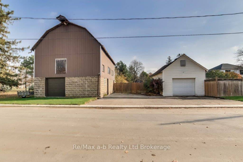 If you're searching for the ideal rural retreat, this Princeton gem is calling your name.