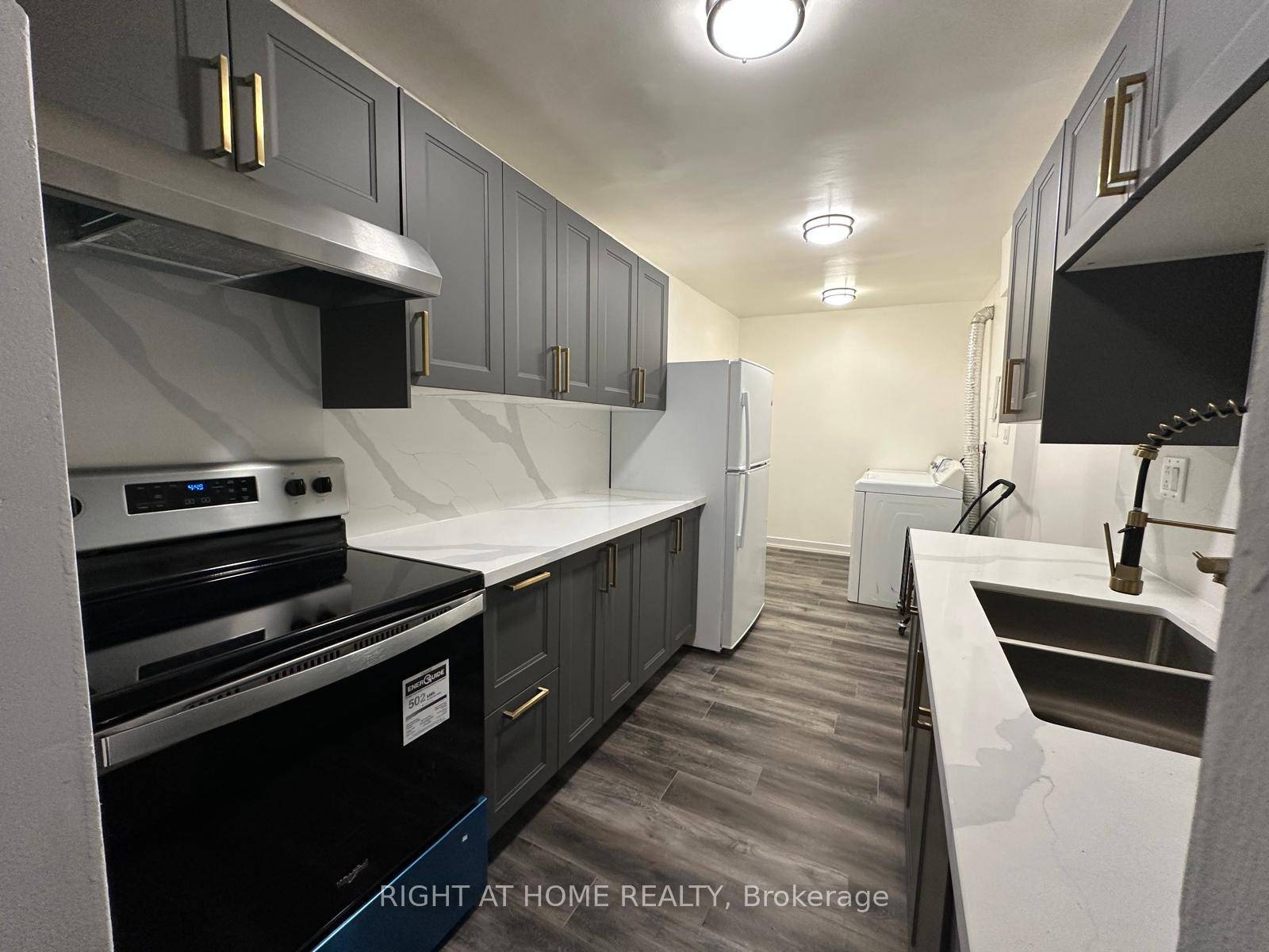 Newly Renovated 2 Bedroom Apartment !