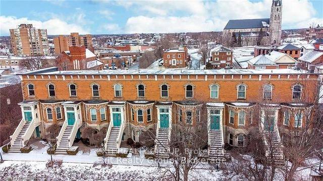 Charming 1 bedroom plus den apartment located in a beautifully restored designated Heritage building, circa 1876.