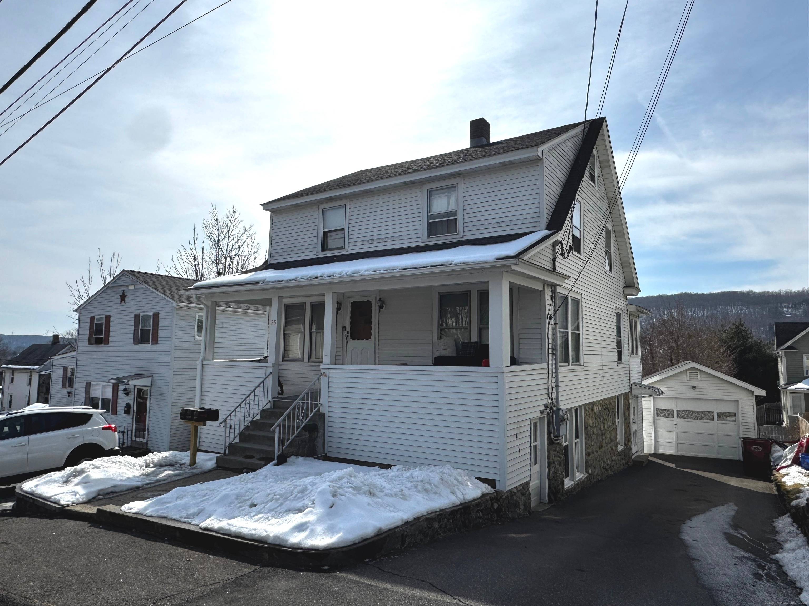 Welcome home to West Street, a well maintain 2 family on the Westside of Naugatuck.