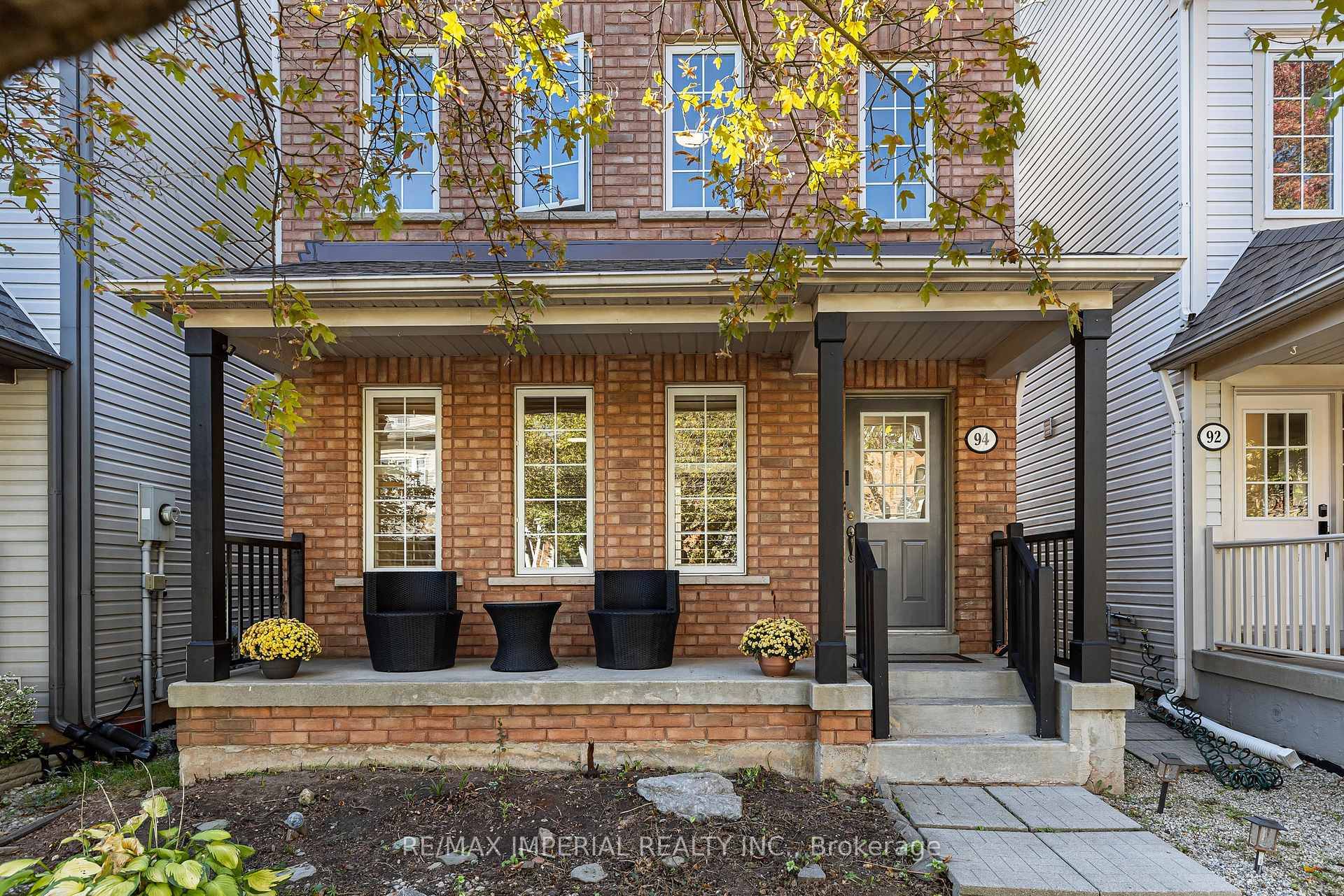 Welcome to this stunning detached home in Oakville's sought after Uptown Core community !
