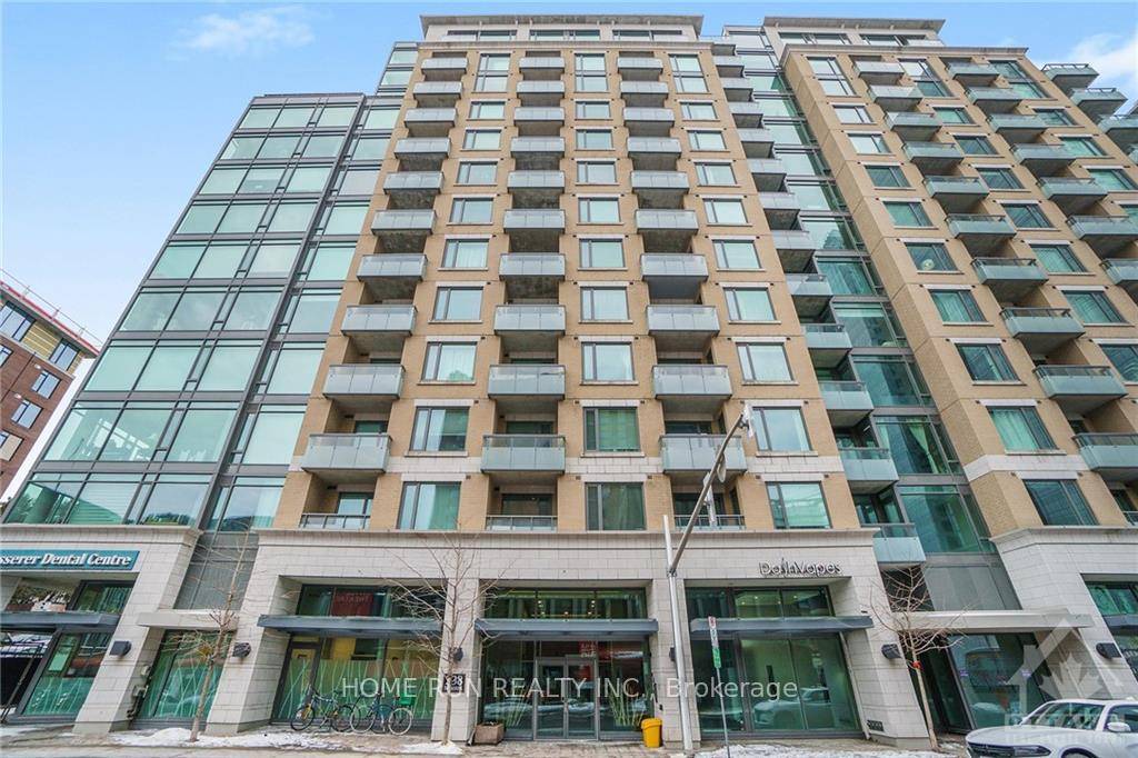 A great location ! An immaculate 1 bedroom plus den condo in the stunning Galleria II by Richcraft, walking distance to University of Ottawa, Byward Market, restaurants cafes amp ; ...