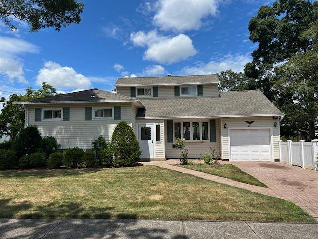 An exciting opportunity awaits you in Massapequa Park !