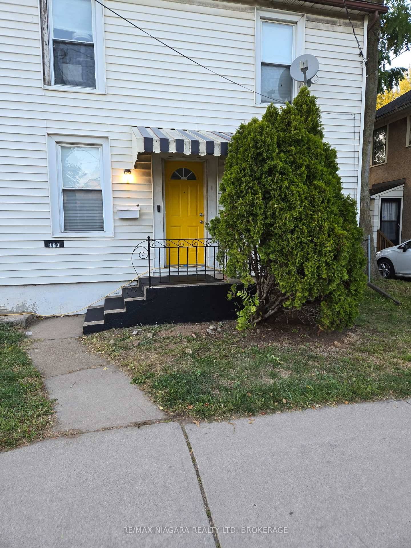 Perfect little Side by Side, Semi style DUPLEX.