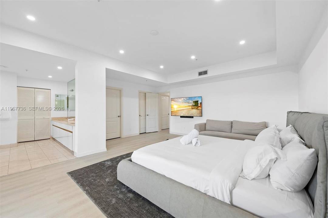 Spacious and rarely available residence in the heart of Miami Beach s highly sought after Sunset Harbour neighborhood.