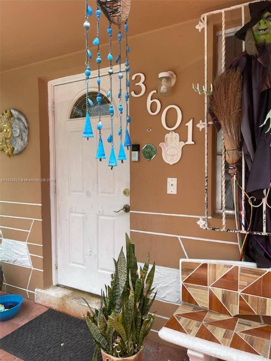 Single Family Home in a Quiet Neighborhood !