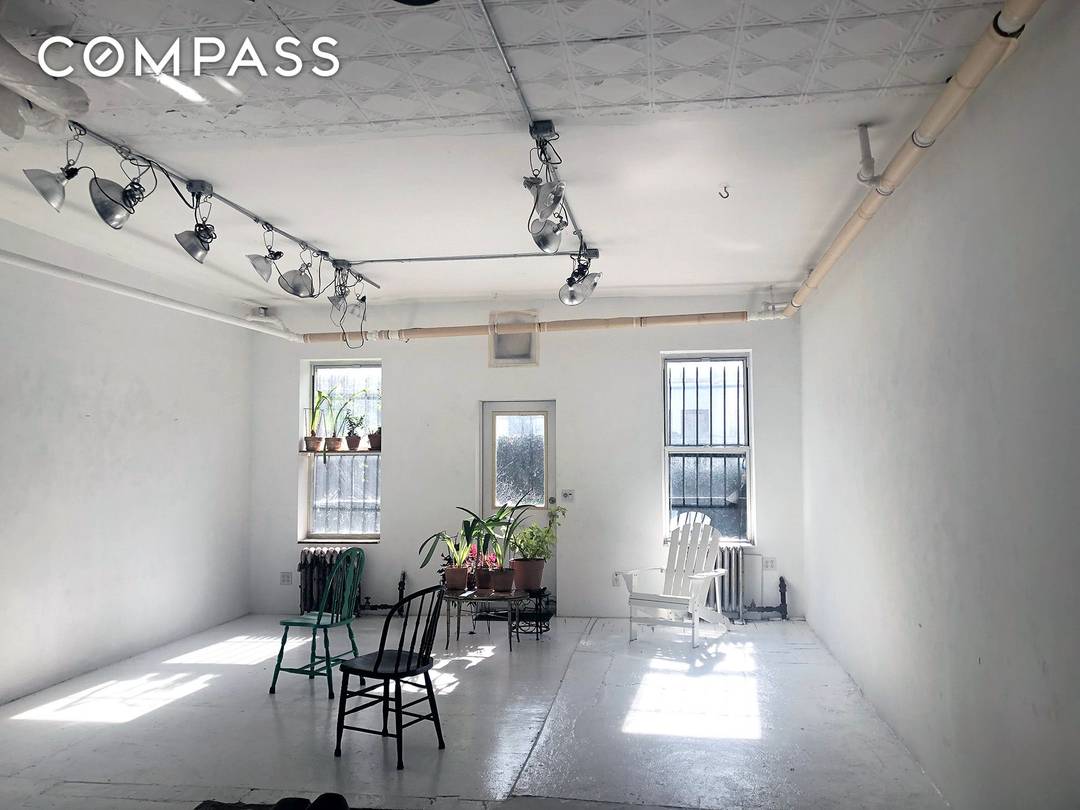 CONFIDENTIAL EXECUTIVE OVERVIEW This Mixed use investment opportunity is situated in one of Long Island City s most established and supply constrained corridors, just moments from Vernon Boulevard and the ...