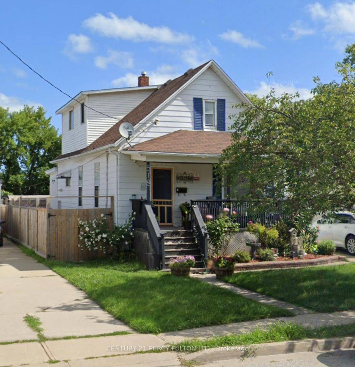 Charming Home in the Heart of Sarnia.