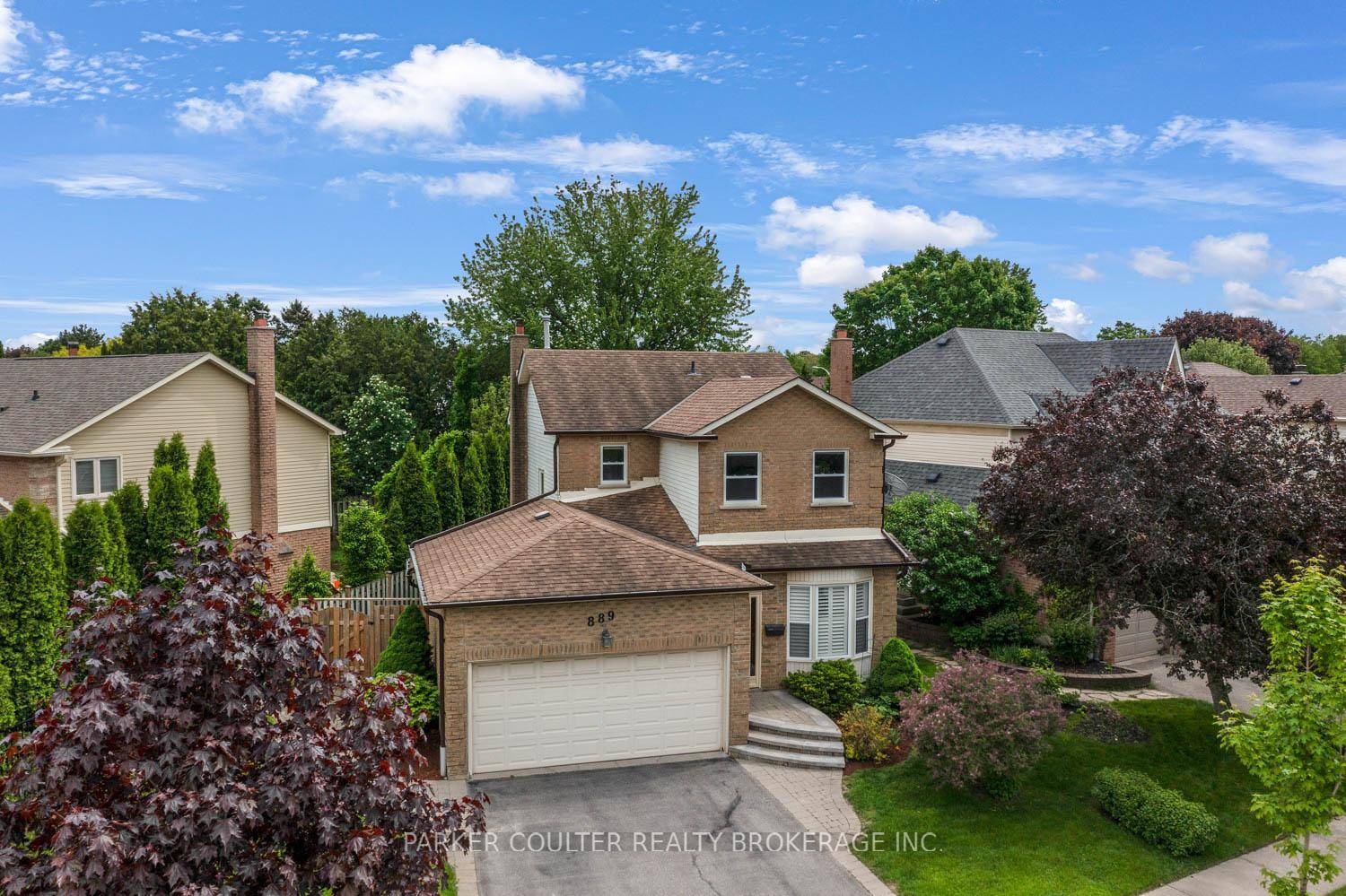 Charming 2 storey home on a premium pie shaped lot in Whitby.