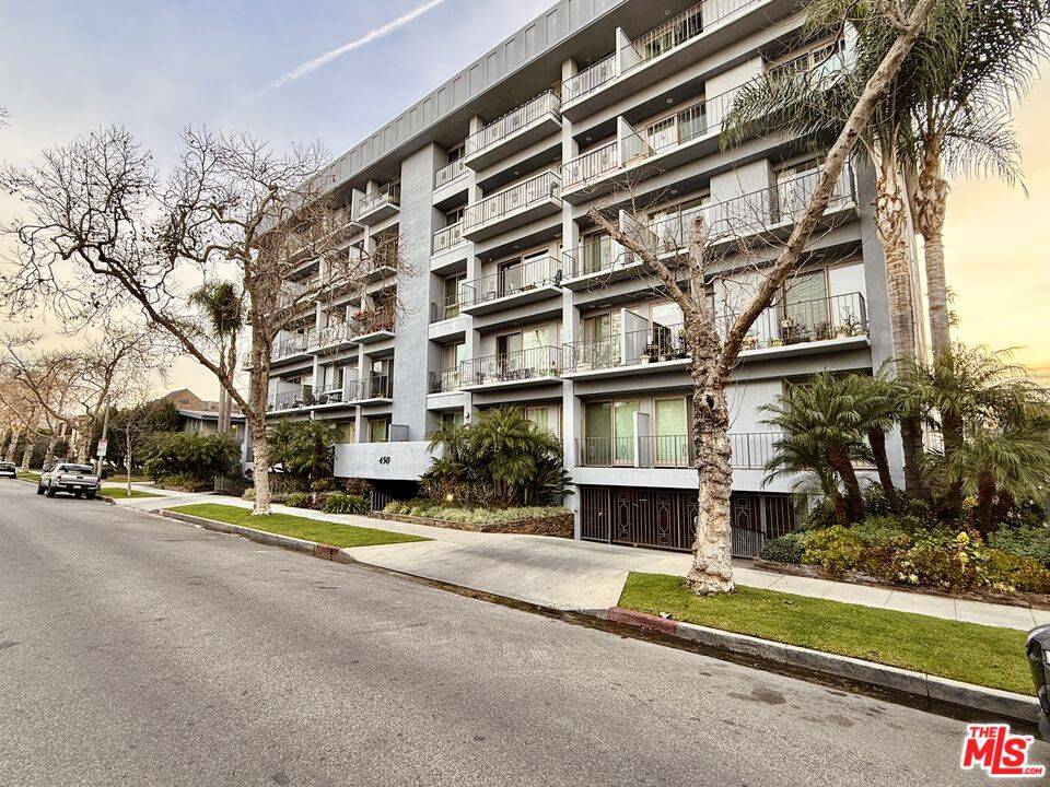 450  S Maple Dr 2BR Beverly Hills La