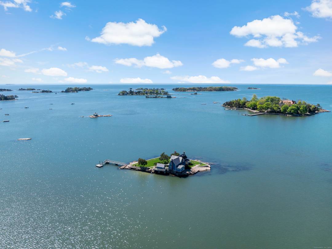 THIMBLE ISLAND DREAM ESCAPE A STONE'S THROW AWAY FROM MAINLAND 14 MILES FROM THE HAMPTONS !